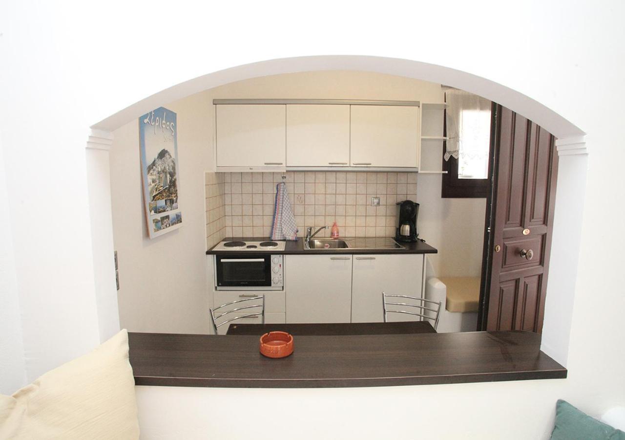 Livadi  Pergola 아파트 호텔 외부 사진